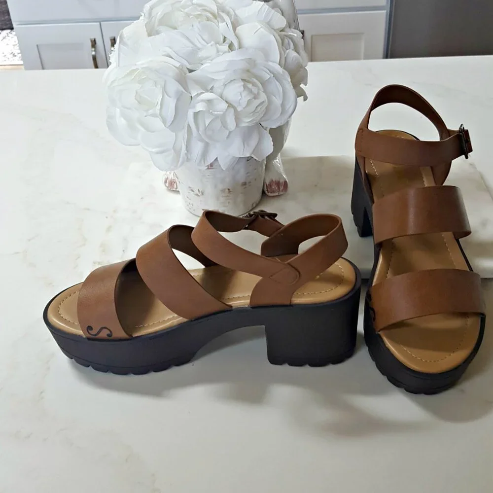 NEW! SODA Account LUG SOLE Platform SANDAL SZ 9
